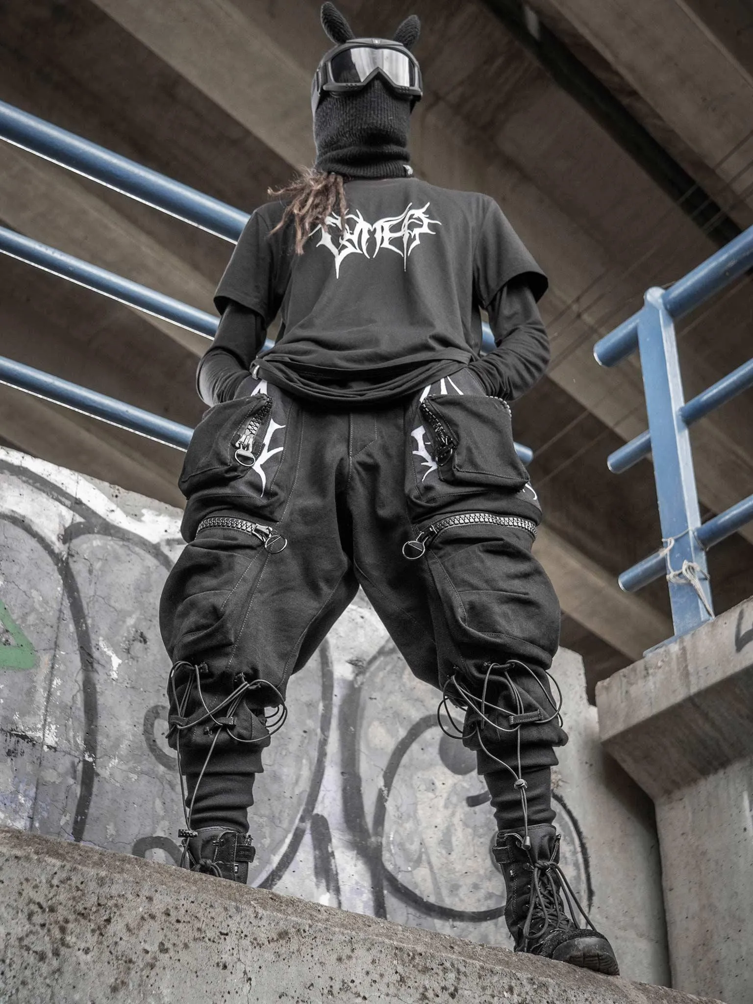 Gutter'Rag Men's Cargos 10 Pockets, Graffiti Print & Chunky Zippers - 14oz Black Denim